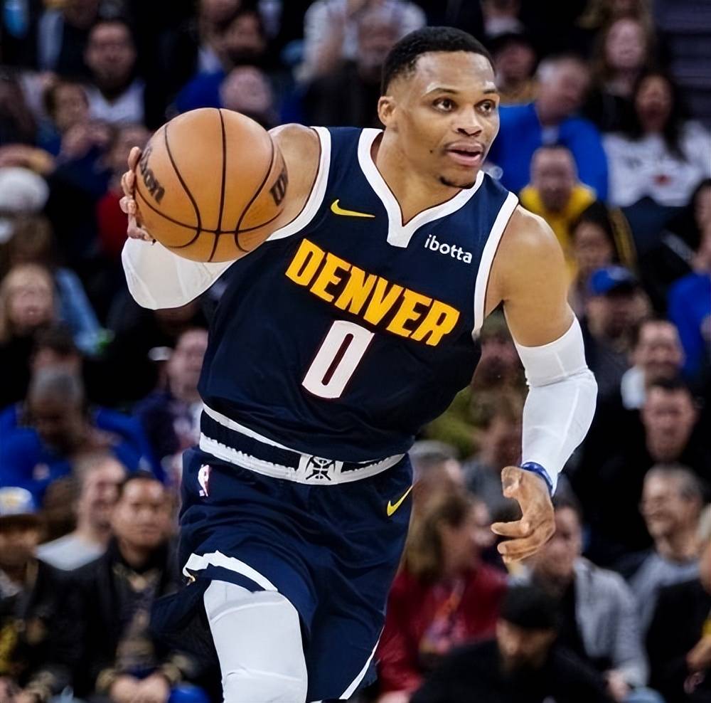 和汤普森在 和汤普森在