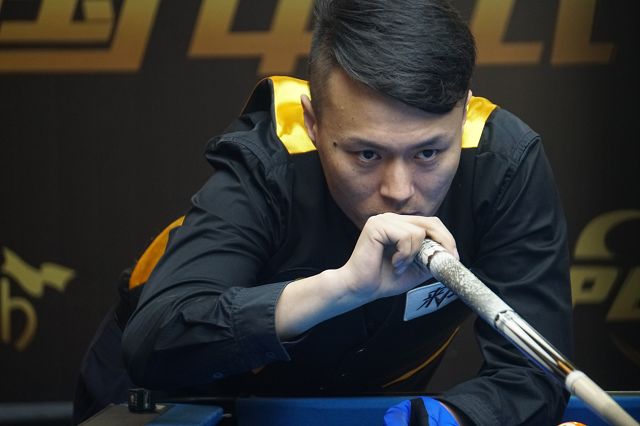 高领奖台并 高领奖台并