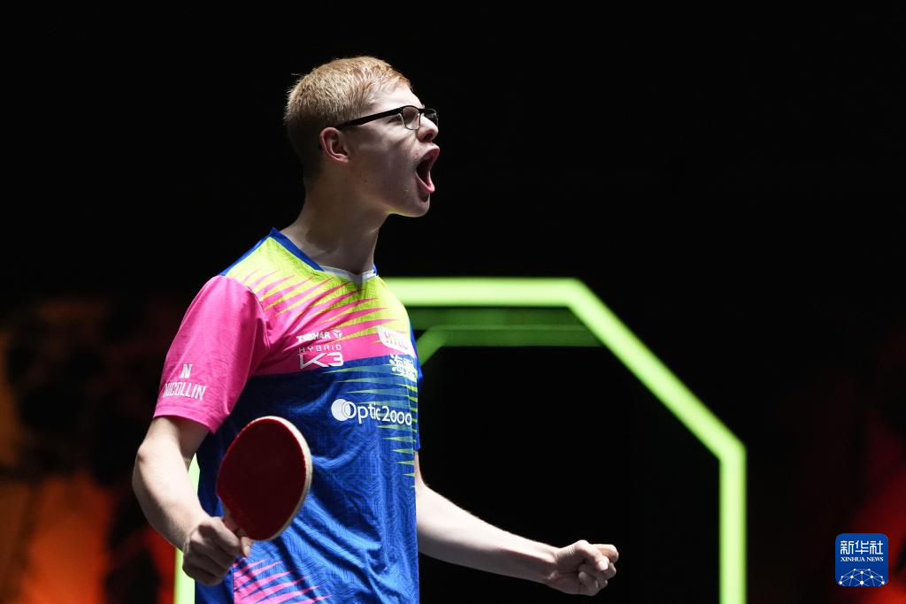 将年轻球员 将年轻球员